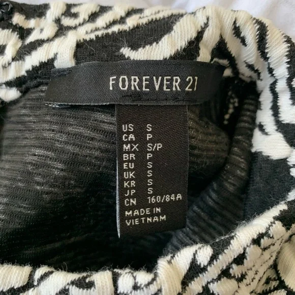 Elegant Casual Dress - Picture 3 of 3